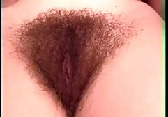 Beryl lame su axila y se folla el coño con videos eroticos porno un juguete.
