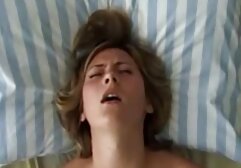 Él comparte peliculas para adultos xxx a su esposa.