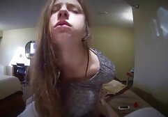 Primer plano de púrpura trabajando videos pornos de gordas con el pie con los dedos de los pies. Eyaculación